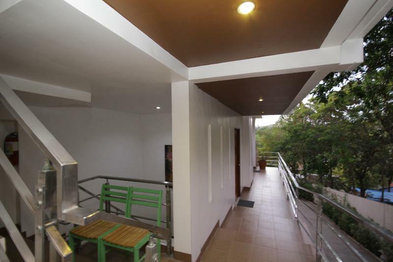 Westcliff Villa By Bluewaves Balabag  Buitenkant foto